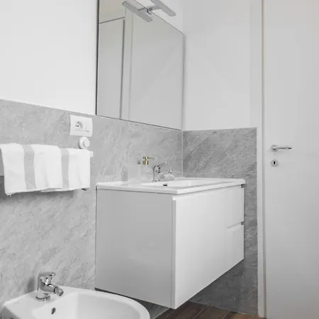 Lora Apartment,Free Private Parking, Self Check In,1 Como Exterior foto